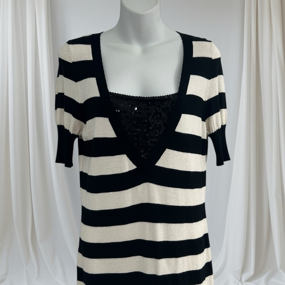August Silk Black and Cream Striped V-Neck Knit Top Blouse Tunic size Medium